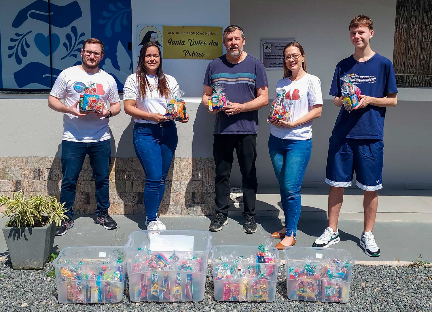 Comissão OAB Cidadã entrega kits de doces para crianças atendidas pela Paróquia Cristo Rei Comissão OAB Cidadã entrega kits de doces para crianças atendidas pela Paróquia Cristo Rei