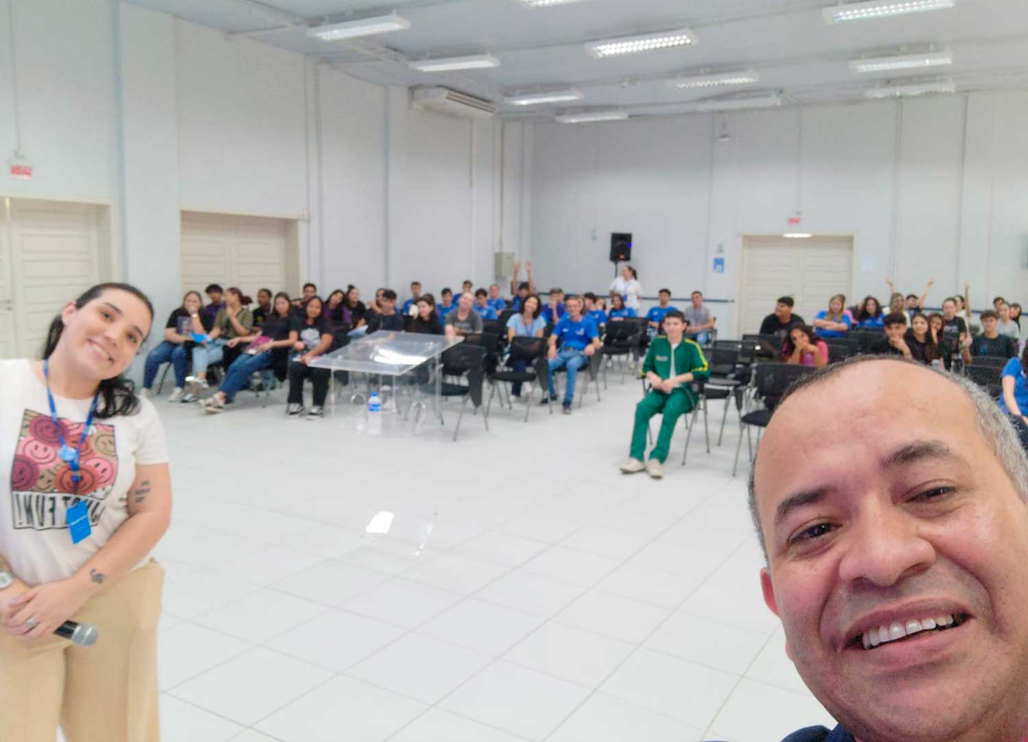 Comissão OAB vai à Escola leva conhecimento sobre Direito aos alunos do Senai de Blumenau Comissão OAB vai à Escola leva conhecimento sobre Direito aos alunos do Senai de Blumenau