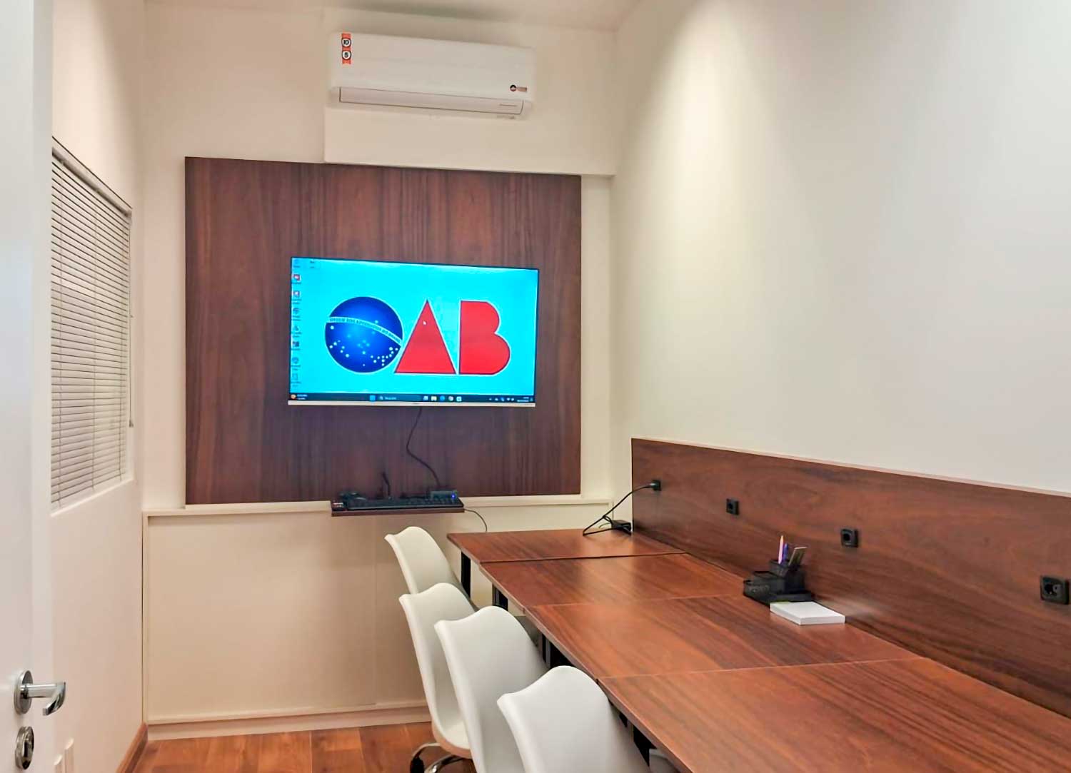 Conheça dois novos espaços da sala da entidade no Fórum Central Conheça dois novos espaços da sala da entidade no Fórum Central