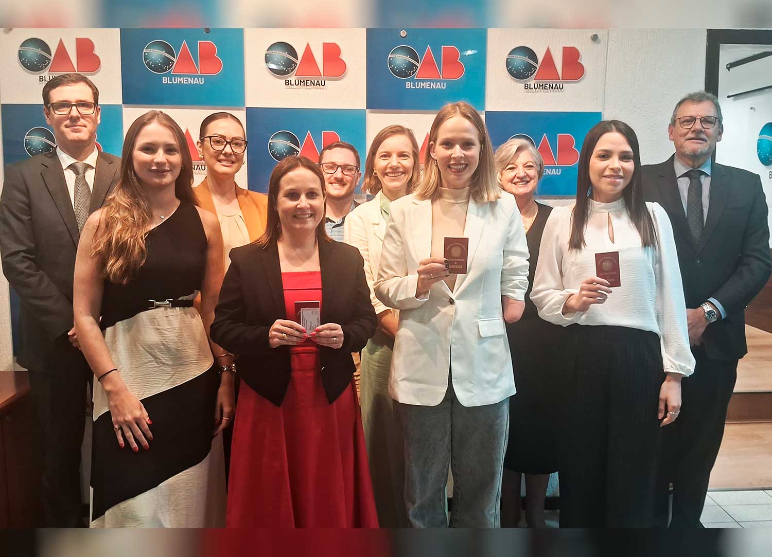OAB Blumenau entrega credenciais para novas advogadas em cerimônia na sede da subseção
