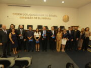 Novos advogados recebem credenciais em cerimônia na OAB Blumenau