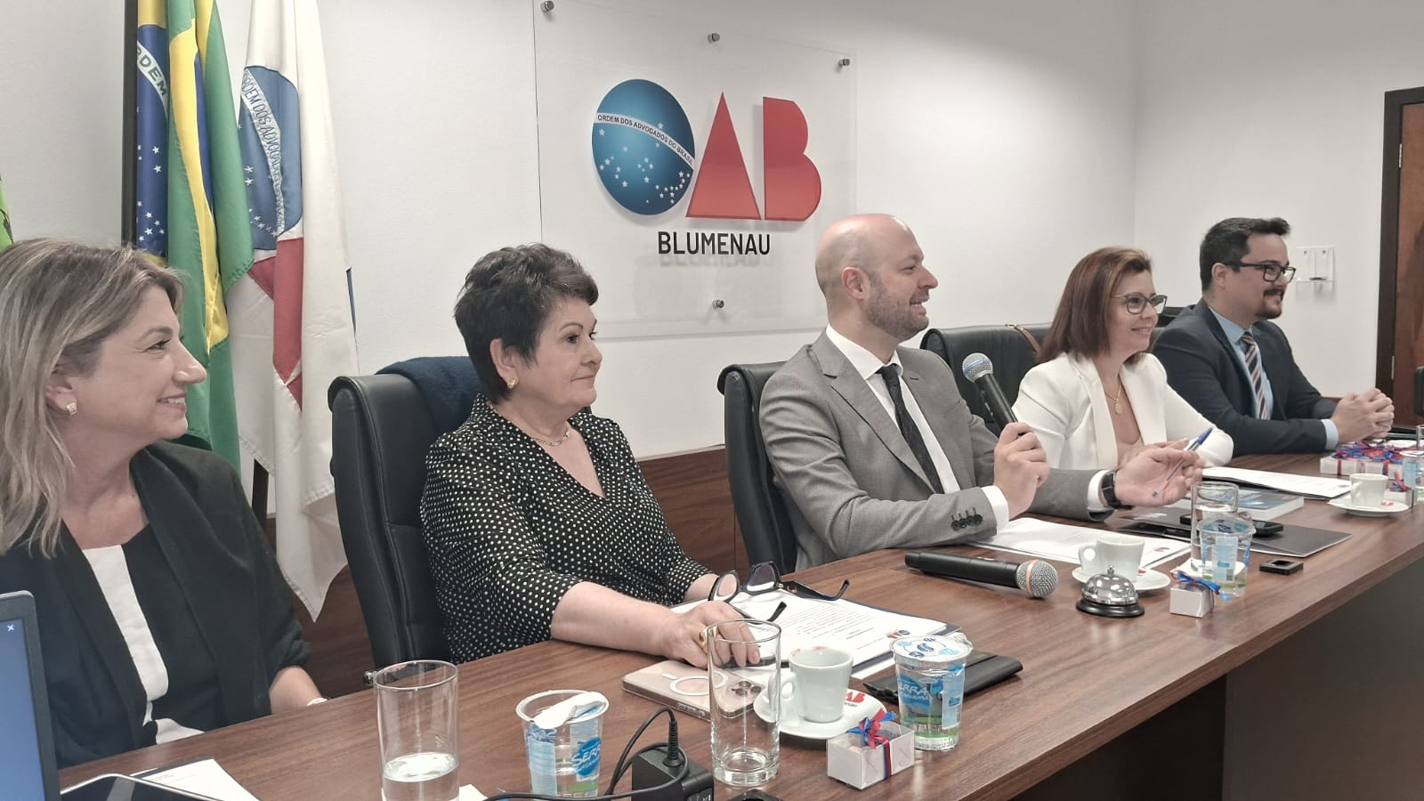 OAB Blumenau realiza primeira sessão sob nova diretoria OAB Blumenau realiza primeira sessão sob nova diretoria