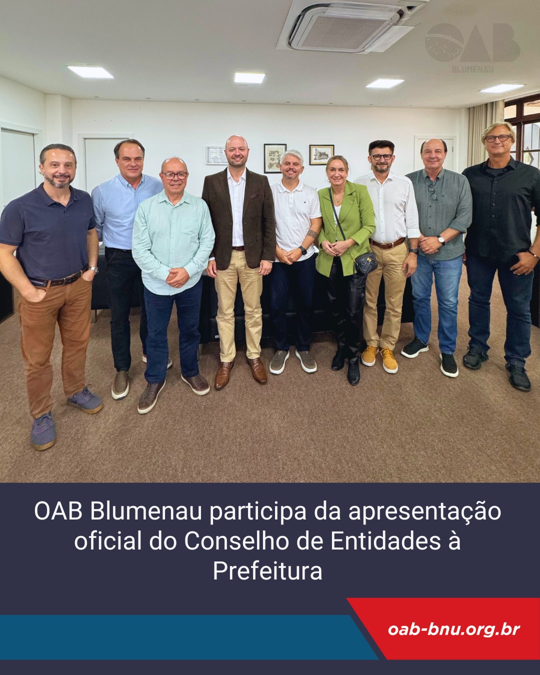 Prefeito de Blumenau recebe representantes de entidades de Blumenau.