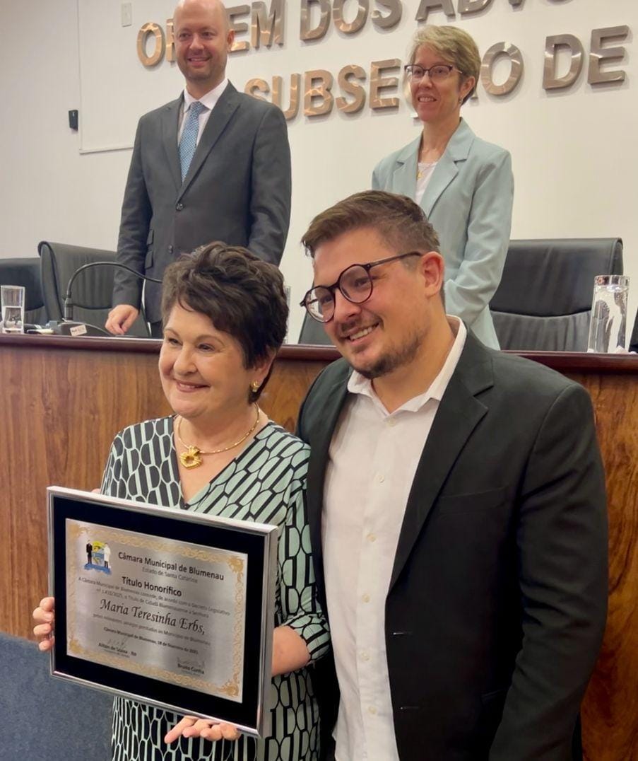 Vice-presidente da OAB Blumenau recebe título de Cidadã Blumenauense Vice-presidente da OAB Blumenau recebe título de Cidadã Blumenauense
