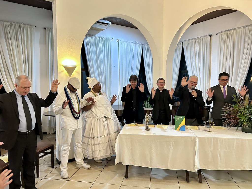 Celebração inter-religiosa marca o Mês da Advocacia na OAB Blumenau