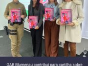 OAB Blumenau contribui para confecção de cartilha sobre violência contra mulher nos condomínios.