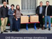 OAB Blumenau entrega alimentos arrecadados à Casa da Esperança